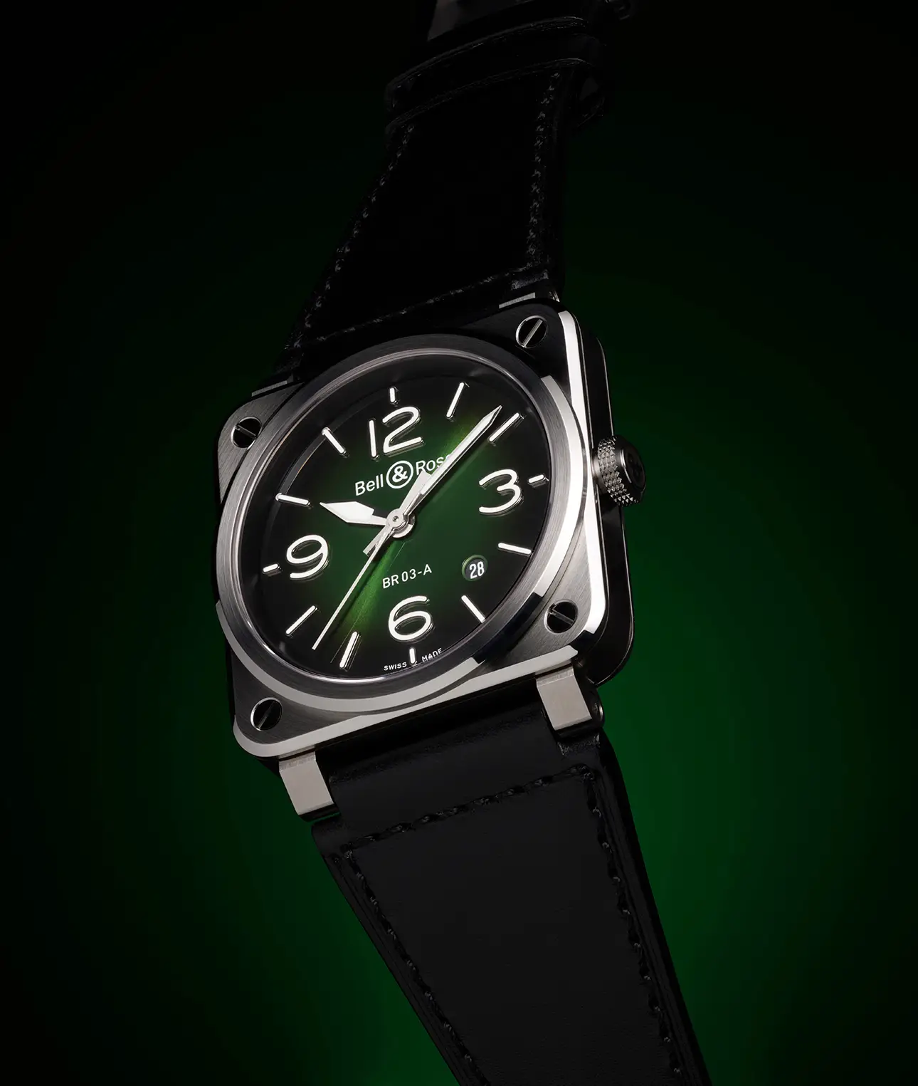 Reloj Bell & Ross BR 03 Green Steel: vista en escorzo