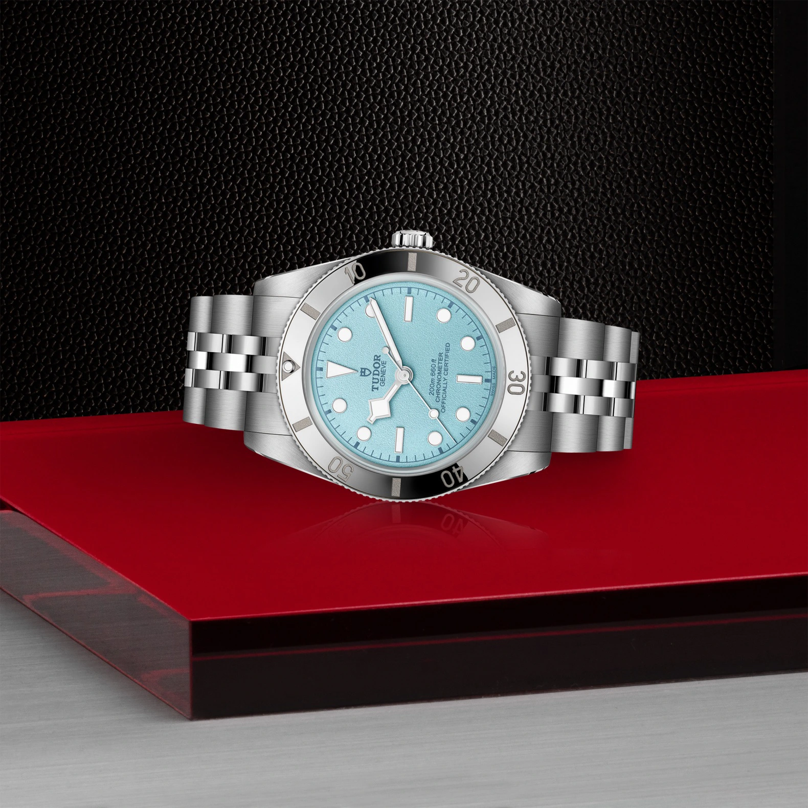 Reloj TUDOR Black Bay 54 esfera azul texturizada: vista de lado
