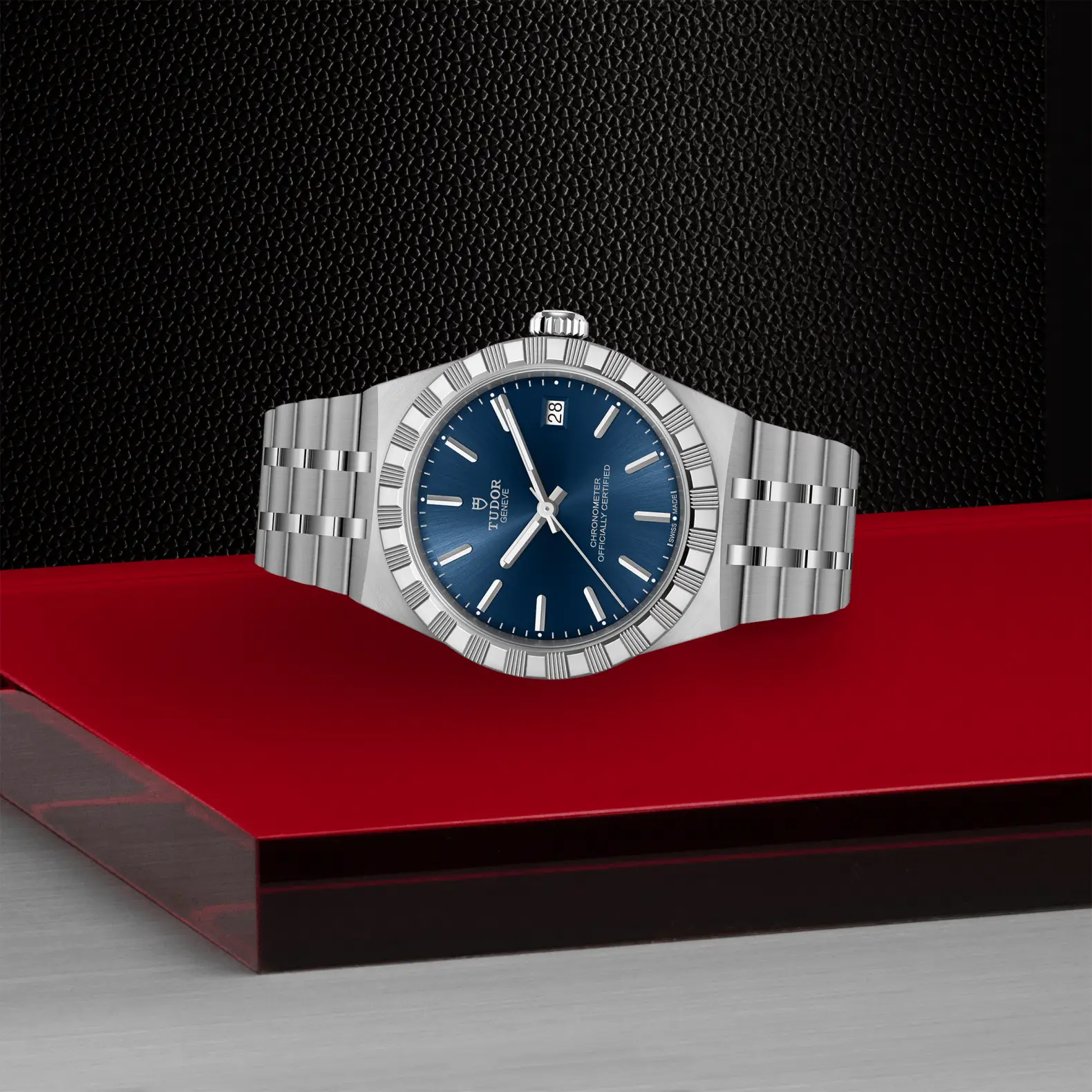 Reloj TUDOR Royal acero 36mm con esfera azul: vista de lado
