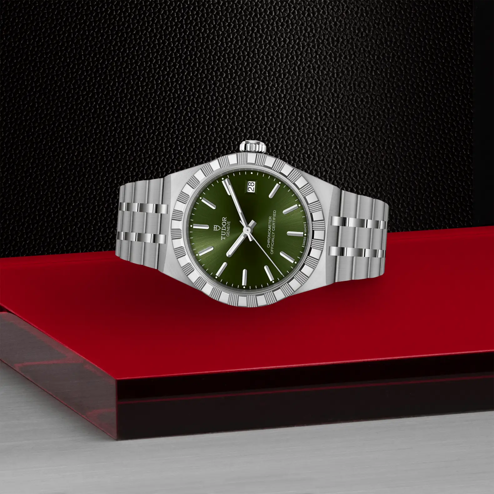 Reloj TUDOR Royal acero 36mm con esfera verde: vista de lado