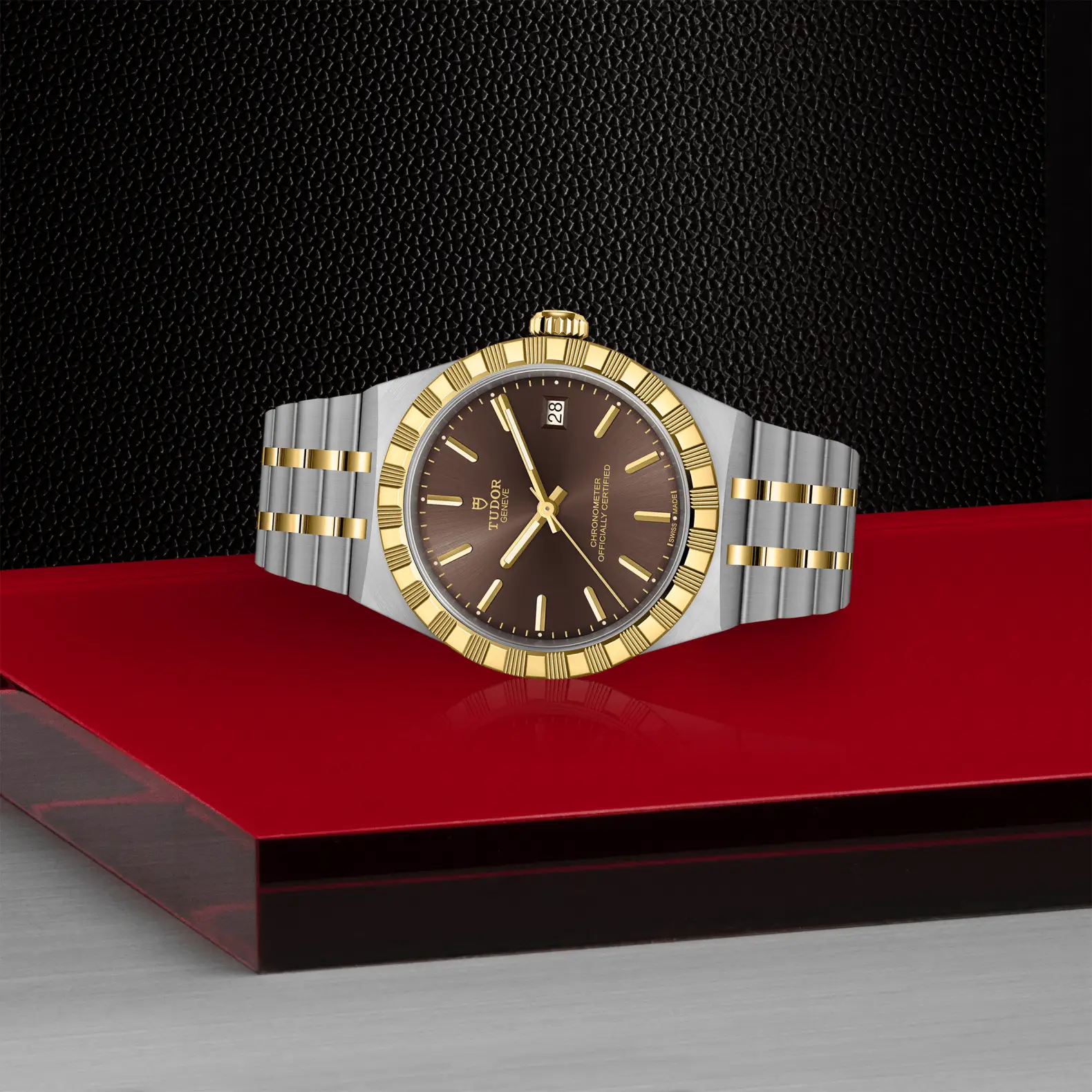 Reloj TUDOR Royal acero 36mm en acero y oro amarillo con esfera marrón: vista de lado