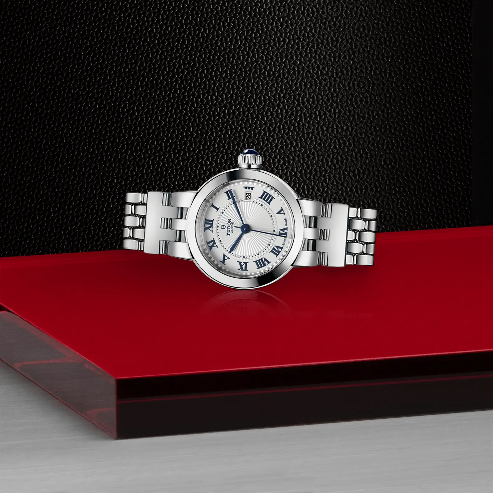 Reloj TUDOR Clair de Rose en acero 26 mm con esfera opalina: vista de lado
