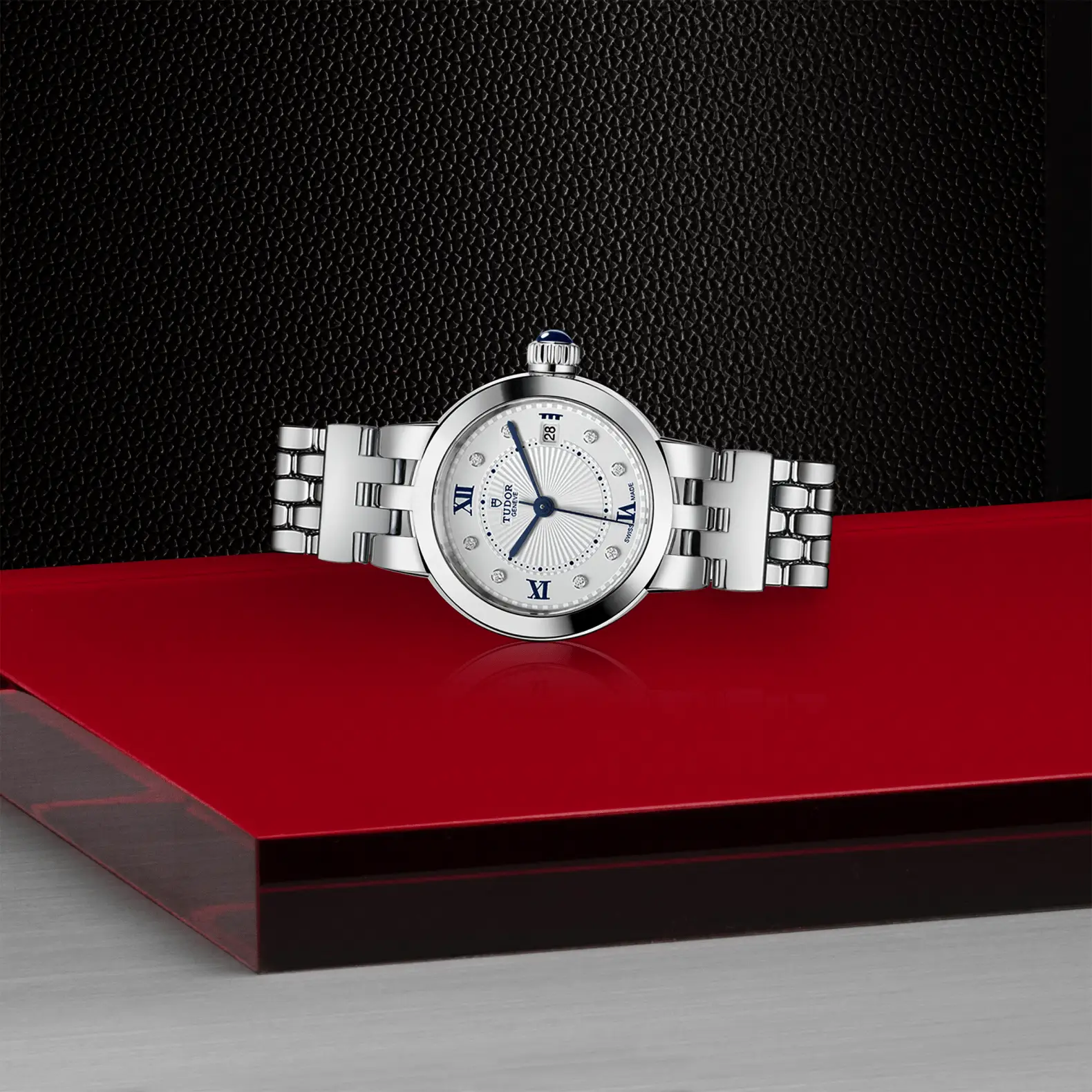 Reloj TUDOR Clair de Rose en acero 26 mm con esfera opalina con 8 diamantes: vista de lado