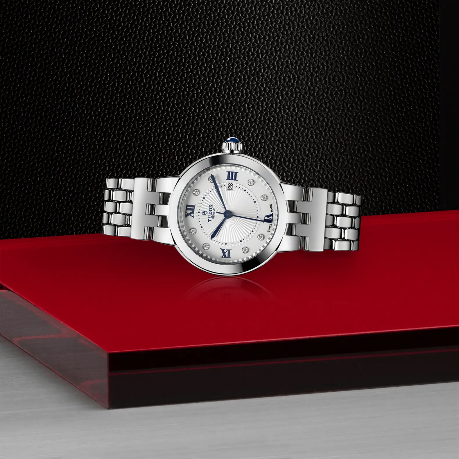 Reloj TUDOR Clair de Rose en acero 30 mm con esfera opalina con 8 diamantes: vista de lado