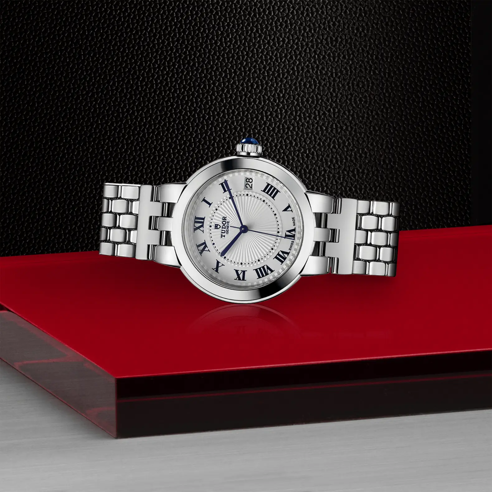 Reloj TUDOR Clair de Rose en acero 34 mm con esfera opalina: vista de lado