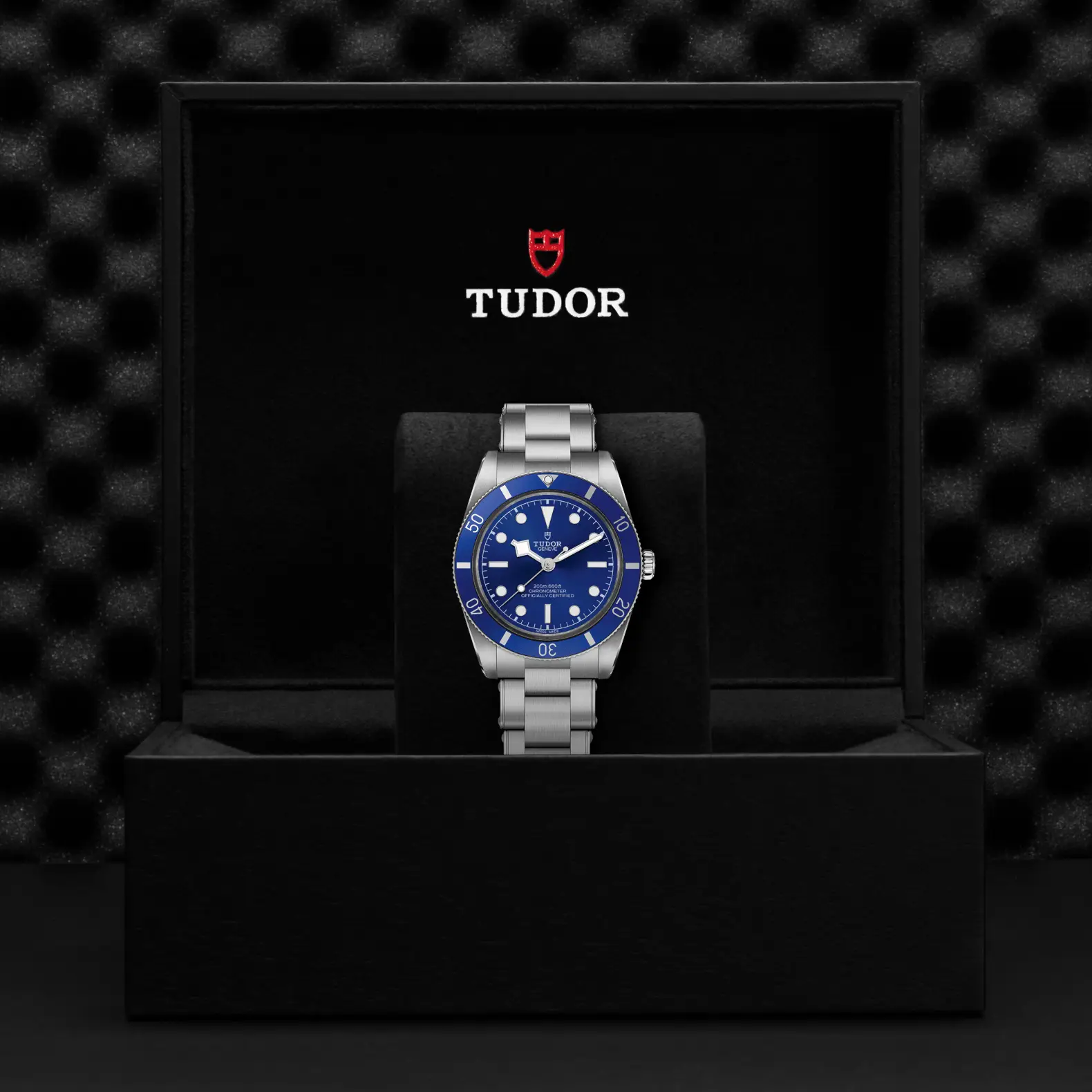 Reloj TUDOR Black Bay 54 con esfera y bisel azul: presentación en su caja oficial