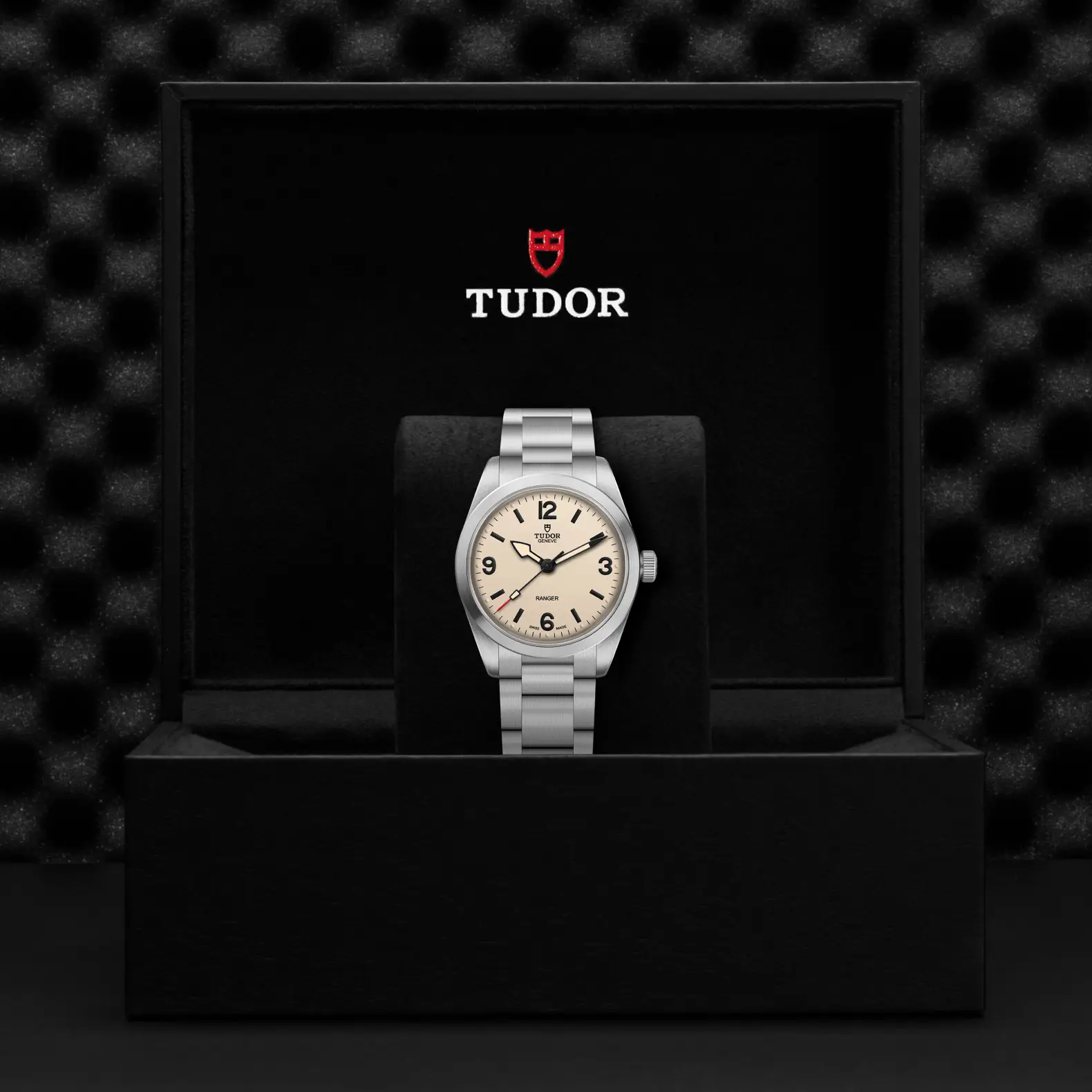 Reloj TUDOR Ranger con esfera beige: presentación en su caja oficial