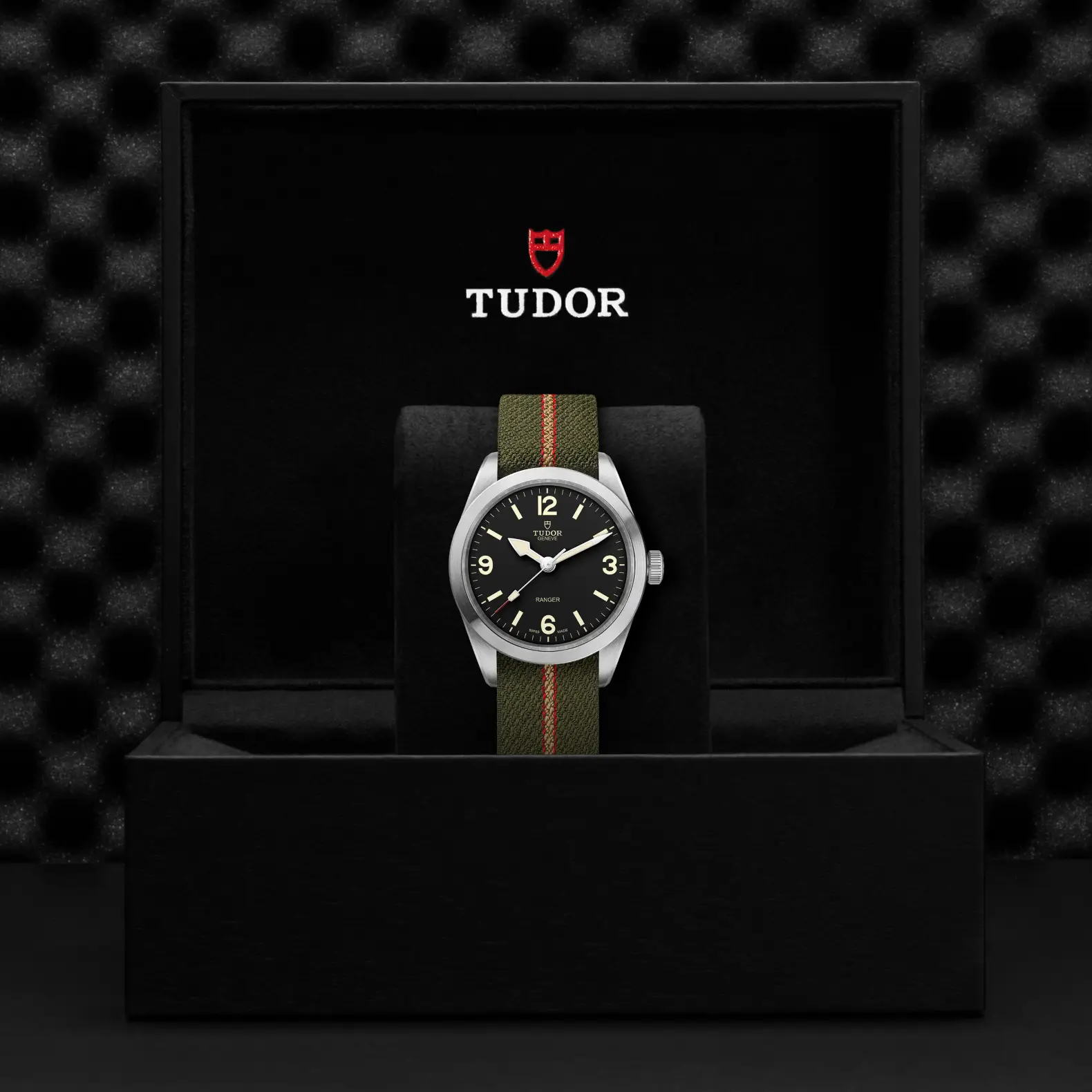 Reloj TUDOR Ranger 39 mm con esfera negra y correa de tejido verde: presentación en su caja oficial