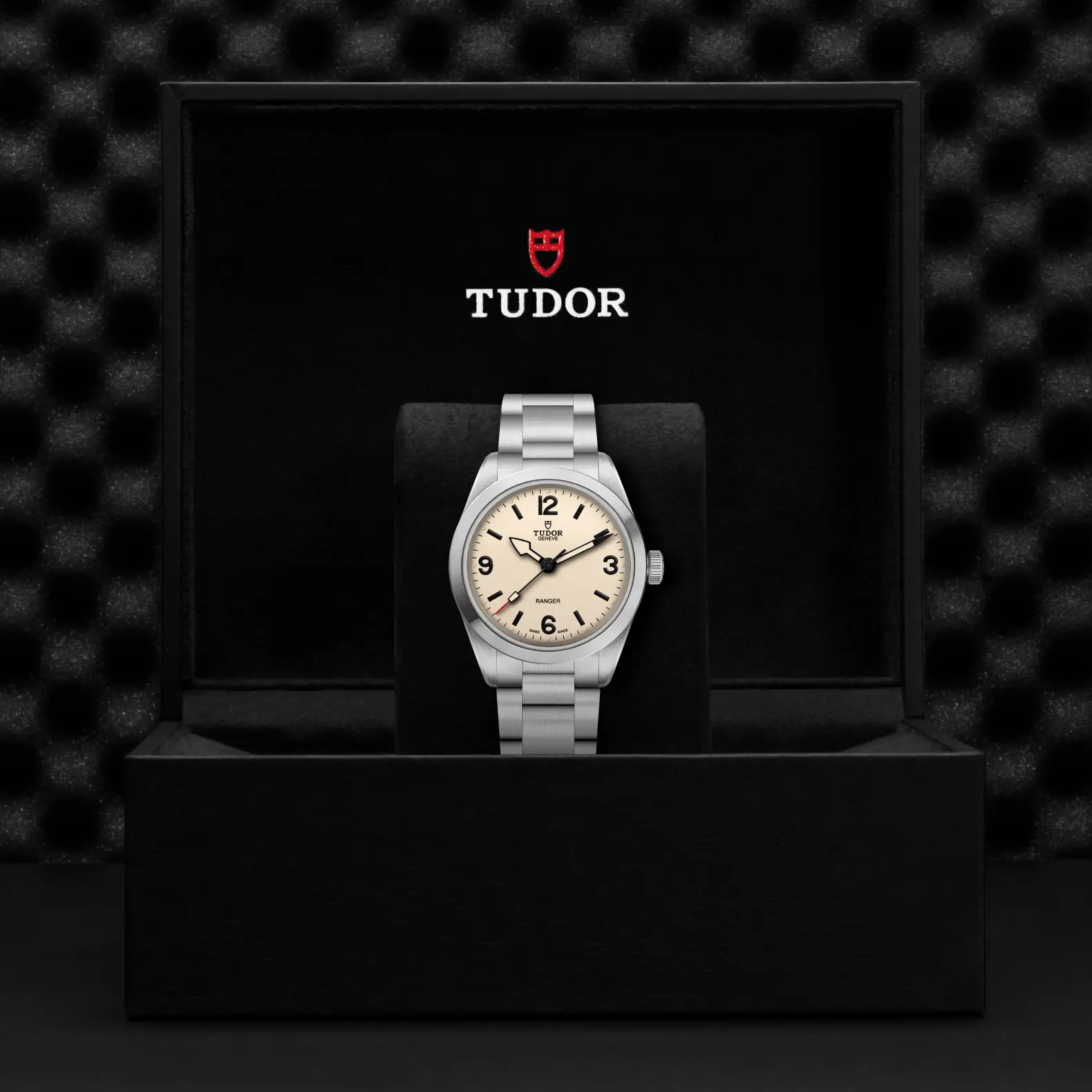 Reloj TUDOR Ranger 39 mm con esfera beige y brazalete de acero: presentación en su caja oficial