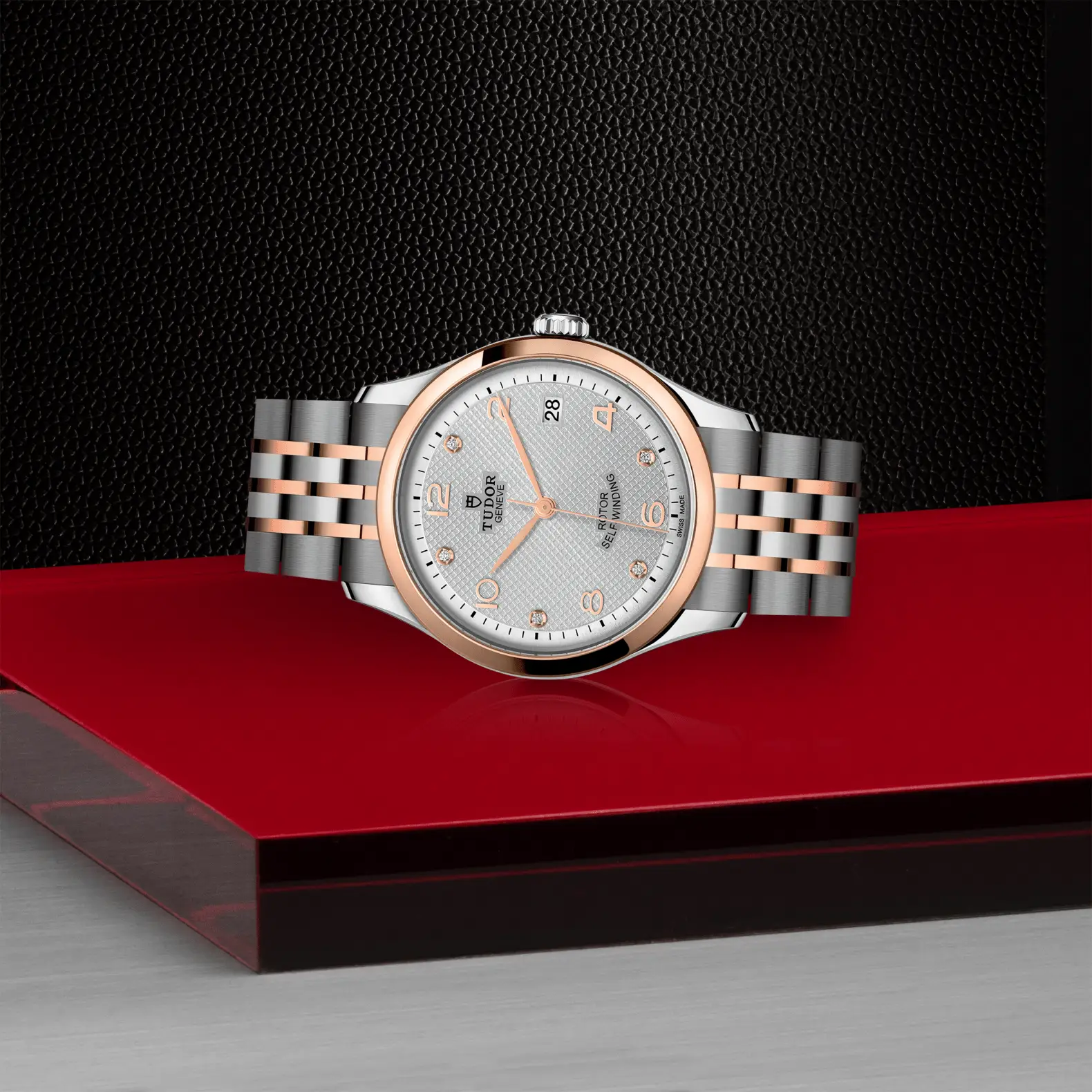 Reloj TUDOR 1926 36 mm en acero y oro rosa con esfera plateada y diamantes: vista de lado