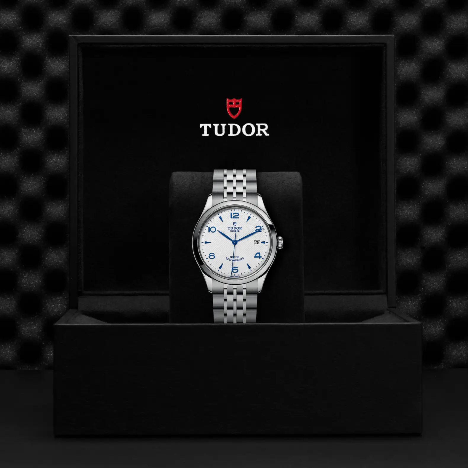 Reloj TUDOR 1926 con esfera opalina y agujas azules: presentación en su caja oficial