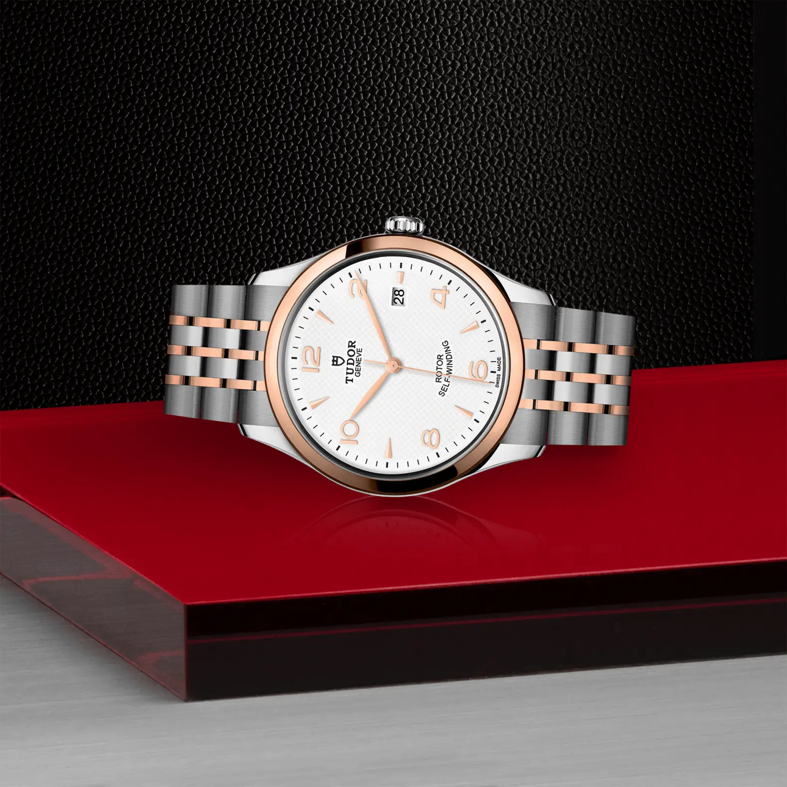 Reloj TUDOR 1926 en acero y oro rosa con esfera blanca: vista de lado