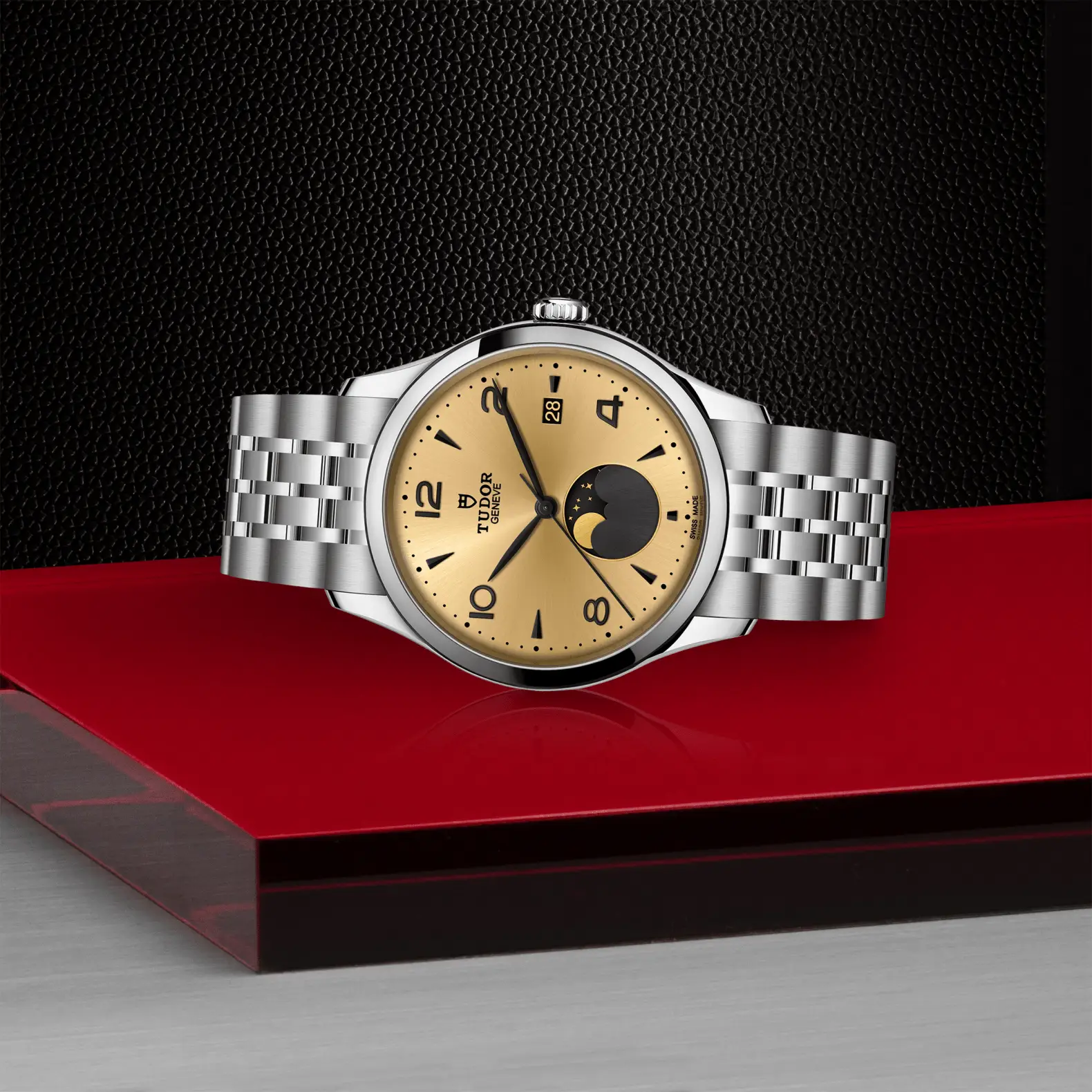 Reloj TUDOR 1926 Luna con esfera en color champán: vista de lado